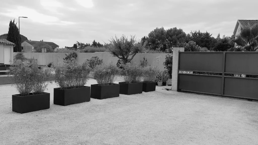 Parking et cour à rénover